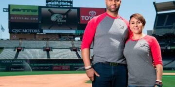 La esposa de Pujols anuncia que el pelotero se retirará este año