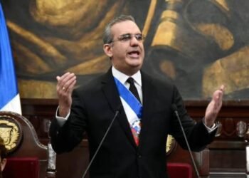 El 80 % de los dominicanos estará vacunado en junio, promete Luis Abinader