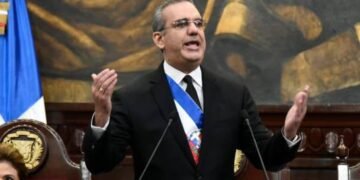 El 80 % de los dominicanos estará vacunado en junio, promete Luis Abinader