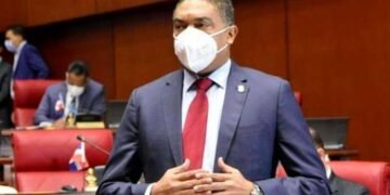 Senador Yván Lorenzo tilda de “irresponsable” a director de Compras por no asistir a dos invitaciones