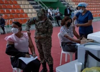 Las autoridades coordinan el proceso de vacunación masiva