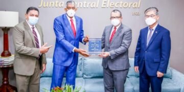 Directiva de CODUE visita la JCE y expresa su apoyo a la Institución