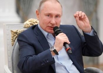 Putin dice que internet puede destruir la sociedad si no se rige por la moral