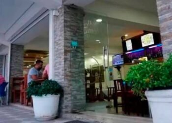 Iglesias, restaurantes y gimnasios deben operar con 60 % de capacidad con el toque de queda