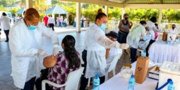 FARD inicia vacunación contra el COVID-19 para adultos mayores