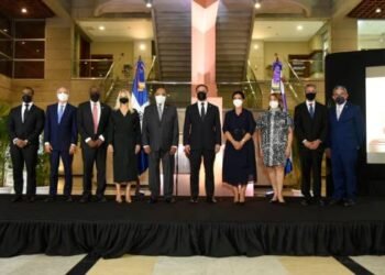 Poder Judicial reconoce trayectoria y aportes de ocho jueces del Tribunal Constitucional