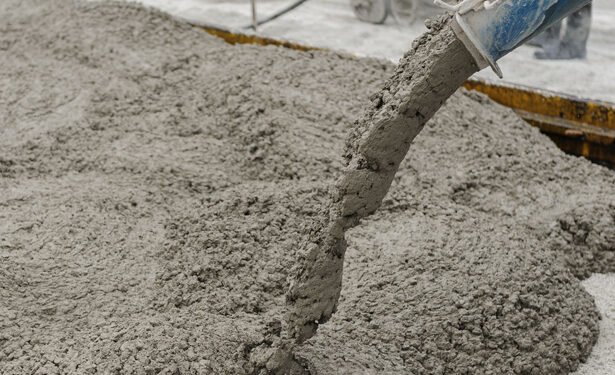 Constructores viviendas niegan haya bajado el precio del cemento en RD