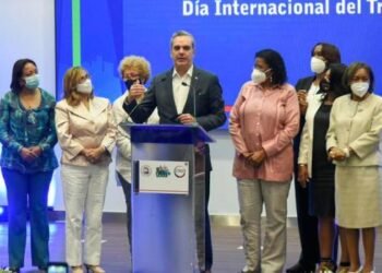 Abinader asegura gobierno está comprometido con aumento real del salario