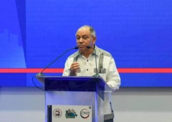 Centrales sindicales exigirán un 40 % de aumento salarial
