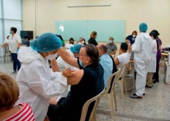 China autoriza el uso de vacuna Sinovac en menores de 18 años