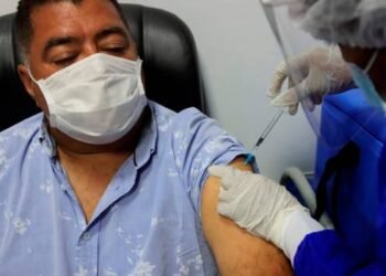 Viajeros vacunados con Sinovac y Sinopharm podrán entrar a España