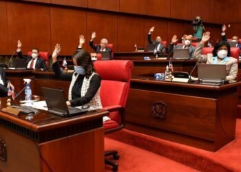 Aprueban proyecto prohibiría entrada no vacunados sitios públicos y privados