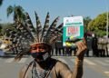 BRASIL: Batalla con flechas y gases lacrimógenos frente al parlamento