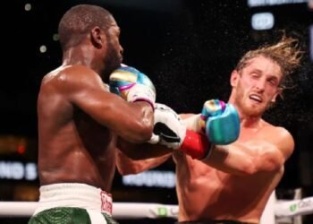 Floyd Mayweather dominó, pero no pudo noquear a Logan Paul