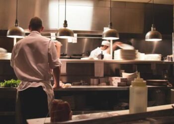 Aseguran el 63 % de los empleados de los restaurantes están vacunados con dos dosis