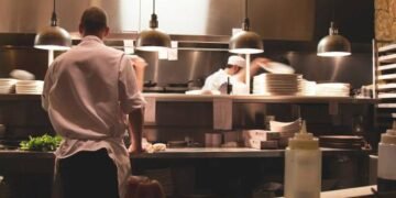 Aseguran el 63 % de los empleados de los restaurantes están vacunados con dos dosis
