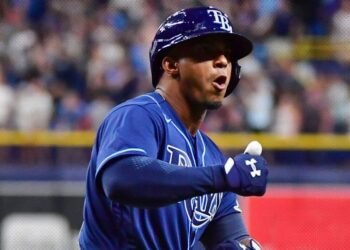 Dominicano Wander Franco conecta cuadrangular en su debut en las GL