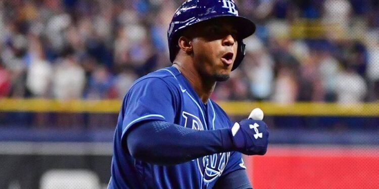 Dominicano Wander Franco conecta cuadrangular en su debut en las GL