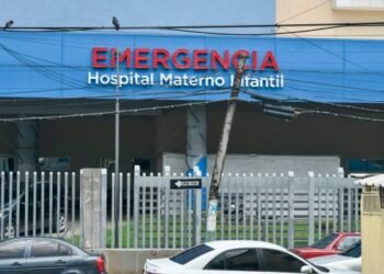 La Ciudad Sanitaria se auxilia de un furgón para conservar cuerpos de fallecidos por COVID-19