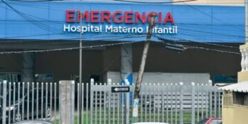 La Ciudad Sanitaria se auxilia de un furgón para conservar cuerpos de fallecidos por COVID-19