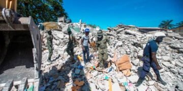 Los daños del sismo en las vías de Haití dificultan la ayuda a zonas remotas