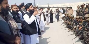 Los talibán celebran su «victoria» y declaran «independencia total»