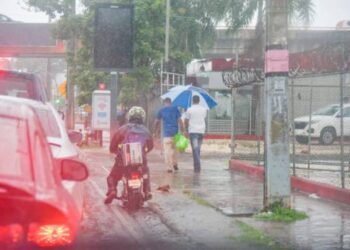 Pronostican aguaceros para este fin de semana por onda tropical y vaguada