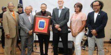 Luis Segura recibe reconocimiento especial por Día Mundial del Folclore