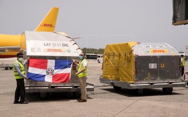 Llegan más vacunas contra covid-19 a la República Dominicana