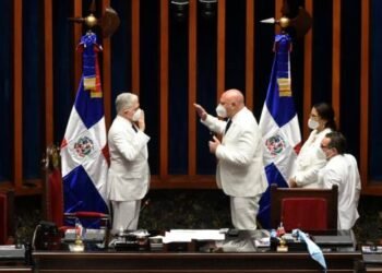 Estrella es juramentado por segundo periodo consecutivo como presidente del Senado