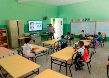 Educación ordena a escuelas inscribir a todos los estudiantes que soliciten cupo