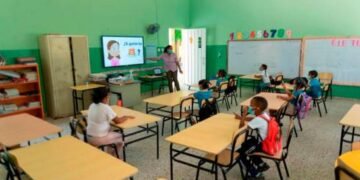 Educación ordena a escuelas inscribir a todos los estudiantes que soliciten cupo