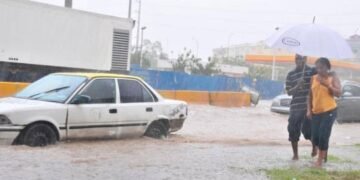 Por vaguada y onda tropical continuarán las lluvias este lunes en RD