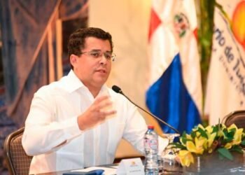 Reforzarán con tercera dosis de vacuna a todos los empleados del sector turístico