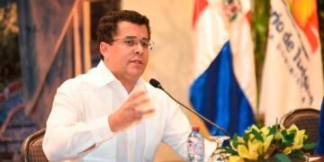 Reforzarán con tercera dosis de vacuna a todos los empleados del sector turístico