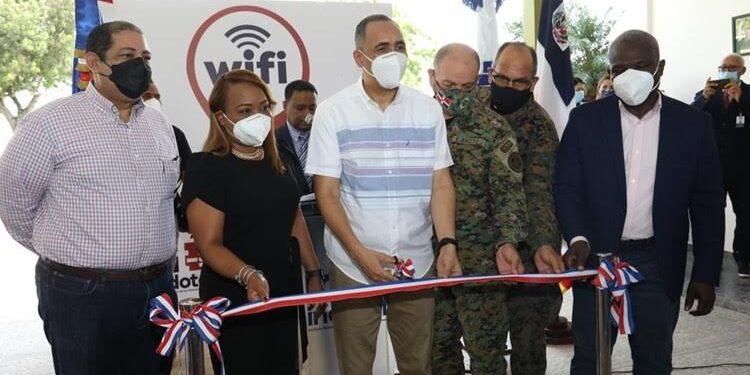 Indotel deja en funcionamiento punto WiFi en San Pedro de Macorís