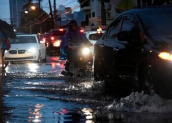 Continuarán las lluvias por una vaguada; mantienen cinco provincias en alerta