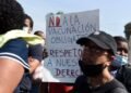 Los antivacunas llevan quejas al Palacio Nacional: “No nos van a envenenar”