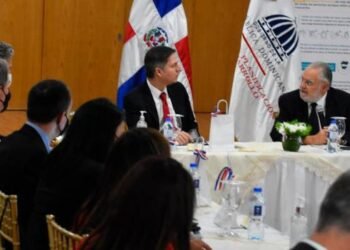Ministro de Economía trata con vicepresidente del Banco Mundial apoyo para la recuperación de RD