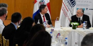 Ministro de Economía trata con vicepresidente del Banco Mundial apoyo para la recuperación de RD