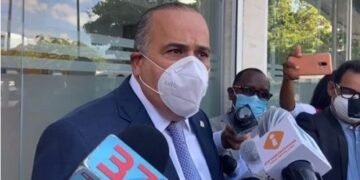 El senador Victoria Yeb continuó vendiendo al Estado tras asumir