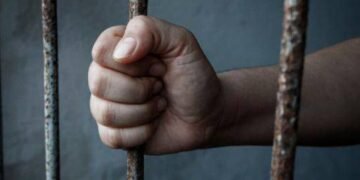 Condenan a 30 años al hombre que contrató a otro para que lanzara ácido del diablo a su expareja
