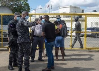 Militares asumen control cárcel La Victoria; buscan armas y drogas