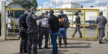 Militares asumen control cárcel La Victoria; buscan armas y drogas