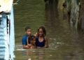 COE reporta un muerto y 1,720 personas desplazadas por lluvias