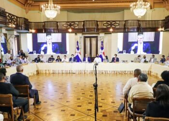 Abinader recibe representantes de 110 juntas vecinos de Sabaneta