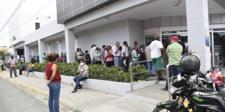 Entran en vigencia nuevos horarios bancos comerciales