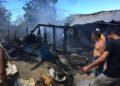 Fuego destruye 11 viviendas en Montecristi y apresan mujer por causarlo