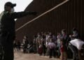 HRW critica restricciones aborto, racismo y expulsión de migrantes