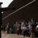 HRW critica restricciones aborto, racismo y expulsión de migrantes